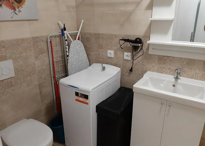 Апартаменти Cherry & Free Parking *