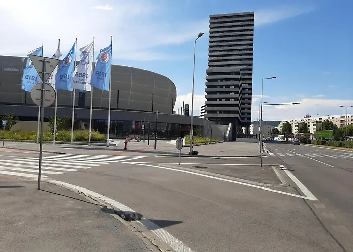 Апартаменти Cherry & Free Parking