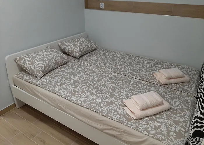 Апартаменти Cherry & Free Parking *