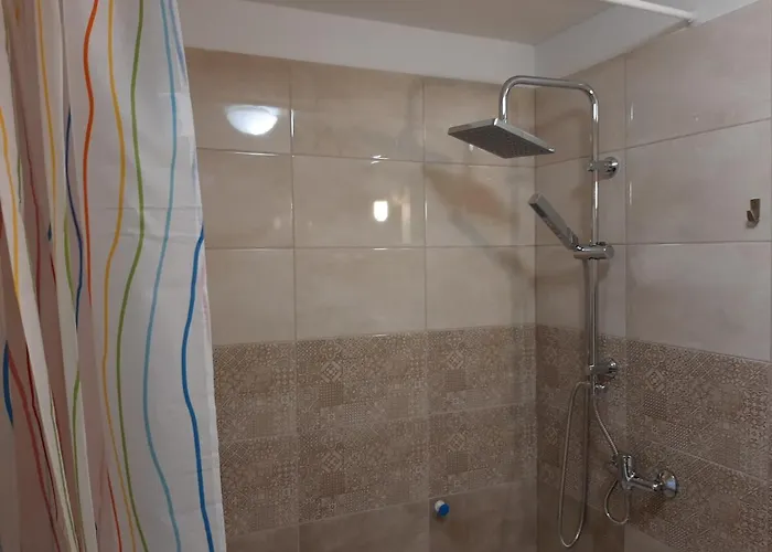 Апартаменти Cherry & Free Parking