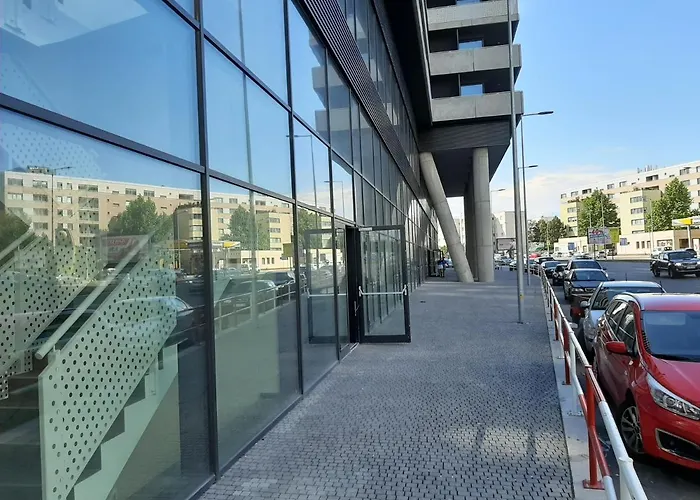 Cherry & Free Parking Апартаменти