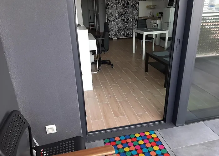 Cherry & Free Parking Апартаменти